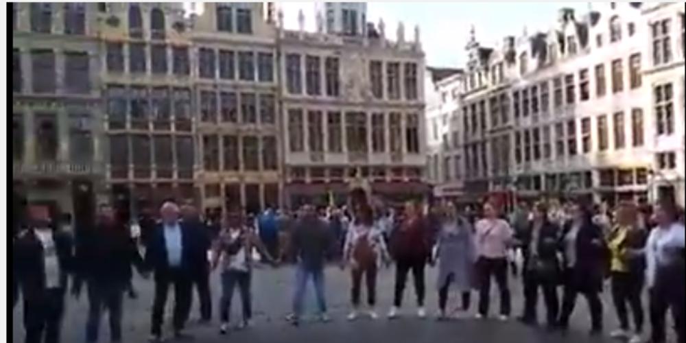 Είναι μοναδικοί οι Εβρίτες. Έστησαν γλέντι στην φημισμένη πλατεία Γκραν-Πλας των Βρυξελλών. (εντυπωσιακό video)