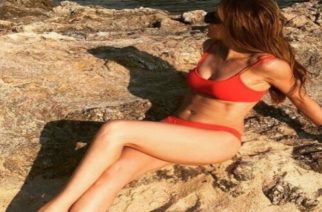 Δέσποινα Βανδή: Με μαγιό στην παραλία, πριν έρθει στη Γιορτή Κρασιού Αλεξανδρούπολης