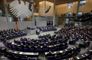 Η γερμανική Βουλή ψήφισε υπέρ του γάμου ομοφυλοφίλων. Αντίθετη η Μέρκελ
