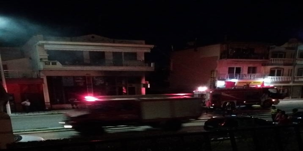 ΦΩΤΙΑ στο Διδυμότειχο: Κάηκε κατάστημα internet cafe και υπολογιστών(video+φωτό)_