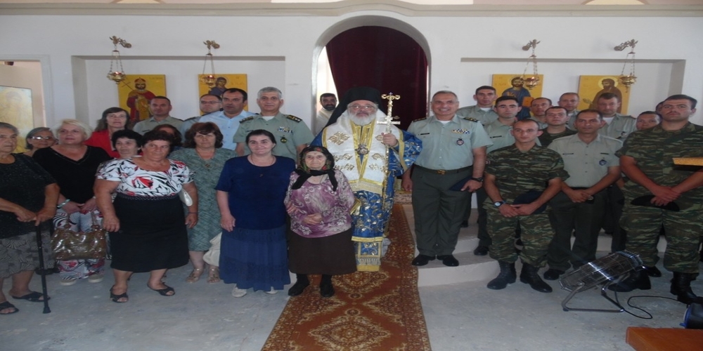 Δίπλα στη μοναδική χριστιανική οικογένεια της μουσουλμανοκρατούμενης Ρούσας, Μητροπολίτης και Στρατηγός