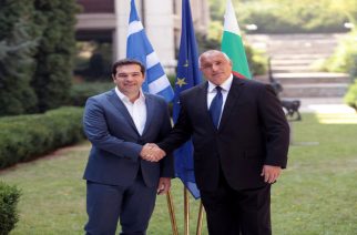 Bulgarian Prime Minister Boiko Borisov (R) welcomes his Greek counterpart Alexis Tsipras during a joint cabinet meeting in Sofia, Bulgaria, August 1, 2016. REUTERS/Dimitar Kyosemarliev           FOR EDITORIAL USE ONLY. NO RESALES. NO ARCHIVES.