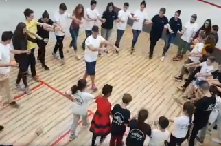 Στην “καρδιά” της Ευρώπης, τις Βρυξέλλες, νεαροί Θρακιώτες μαθαίνουν χορό (συγκινητικά βίντεο)