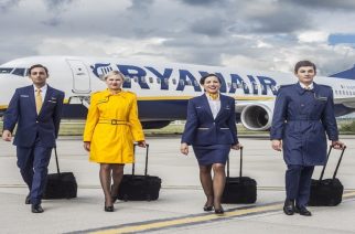 Προσλαμβάνει 100 άτομα η Ryanair στην Ελλάδα. Μέσα στο Νοέμβριο οι αιτήσεις