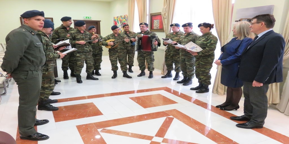 Κάλαντα και ευχές από τις στρατιωτικές μπάντες στον Αντιπεριφερειάρχη Δ.Πέτροβιτς