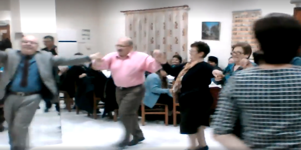 Ο χορός Καίσα, Πατσουρίδη. Ευτυχώς δεν… στραμπούληξαν πόδι γιατί η Ορθοπεδική δεν υπήρχε (video)