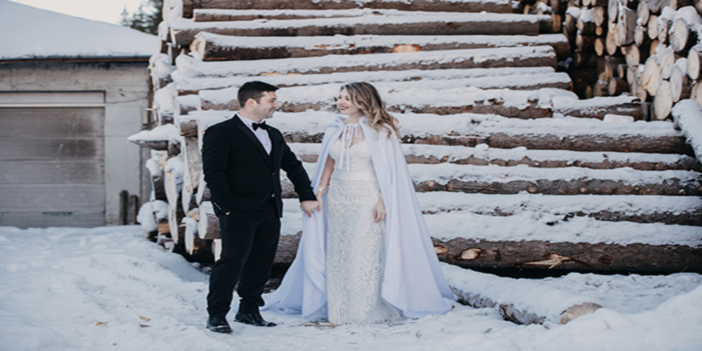 Ο εντυπωσιακός χειμερινός γάμος του Δημήτρη και της Μαρίνας απ’ την Ορεστιάδα, σε αθηναϊκό περιοδικό