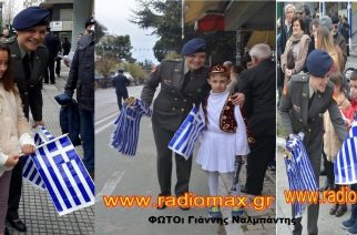 Αλεξανδρούπολη: Ελληνικές σημαίες μοίραζε σήμερα η πανέμορφη Λοχίας που πέρυσι συγκίνησε το Πανελλήνιο
