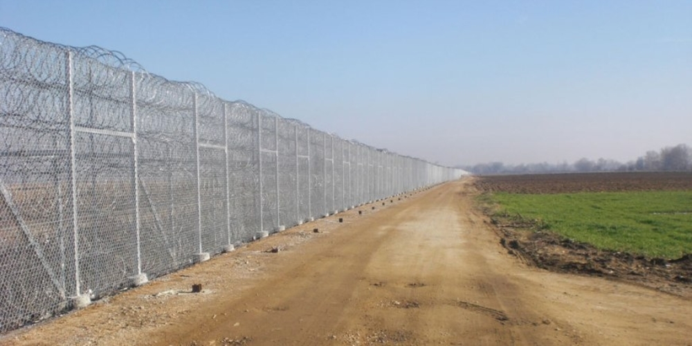 Βρίσκουν τρόπους και περνούν απ’ τον φράχτη του ΄Εβρου πρόσφυγες και λαθρομετανάστες
