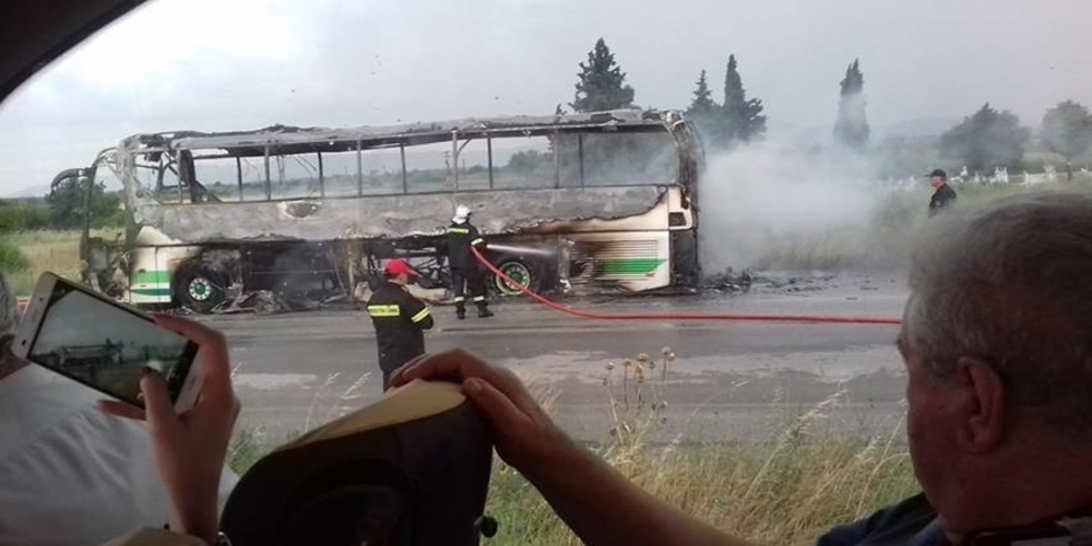 ΤΩΡΑ: Κεραυνός χτύπησε λεωφορείο του ΚΤΕΛ Έβρου που τυλίχθηκε στις φλόγες