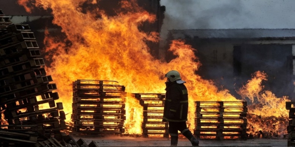 ΤΩΡΑ: Καίγεται το εργοστάσιο της “Γερμανός” στην Ξάνθη