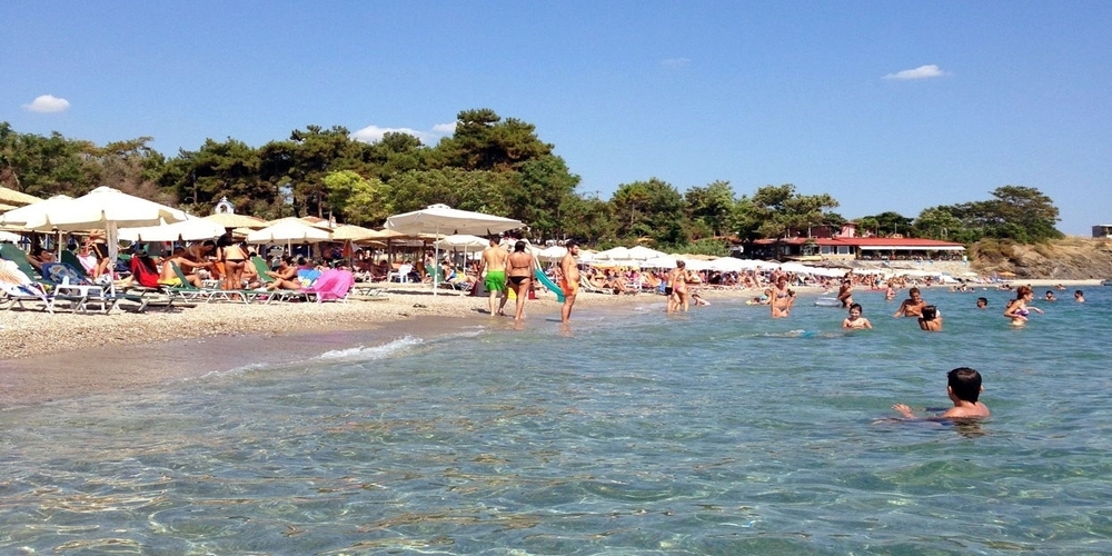 “Καμιά παραλία της Αλεξανδρούπολης δεν άφησαν ελεύθερη για τους δημότες”