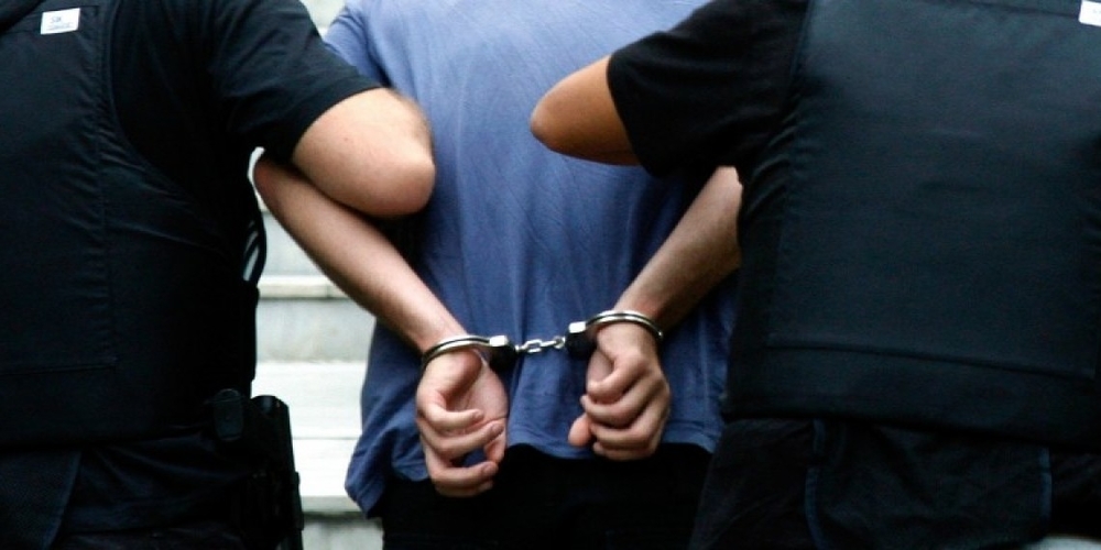 Συνέλαβαν 18χρονο που ρήμαξε τις προηγούμενες ημέρες σπίτια και επιχειρήσεις