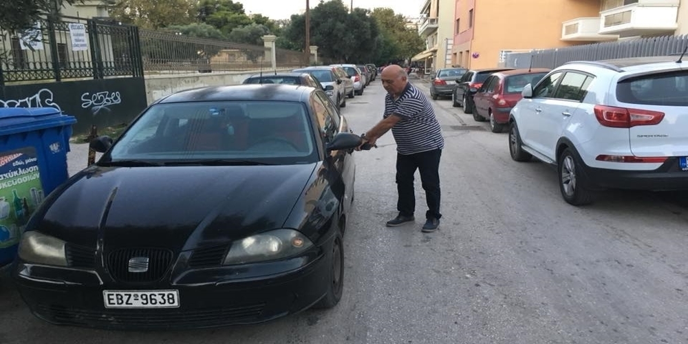 Καταγγέλει τον Αντιδήμαρχο Οικονομικών Γ.Παντελίδη για δπλό παράνομο παρκάρισμα ο Παύλος Μιχαηλίδης