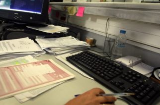 Συνήγορος του Πολίτη: Σχεδόν 5 εκατ. κατασχέσεις λογαριασμών με την Κυβέρνηση ΣΥΡΙΖΑΝΕΛ