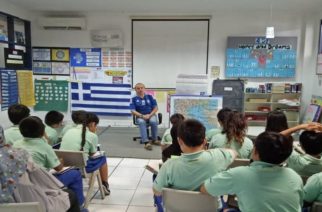 Ο Εβρίτης επιχειρηματίας Παναγιώτης Πεντεφράγκας διαφημίζει την Ελλάδα στα παιδιά της Ινδονησίας (video+φωτό)