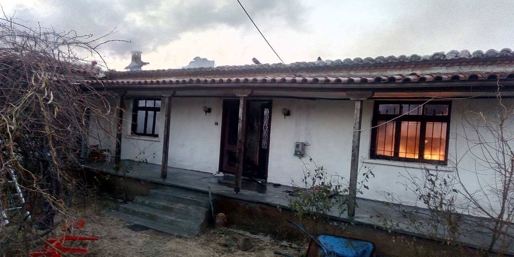 Αλεξανδρούπολη: Απανθρακώθηκε από πυρκαγιά μέσα στο σπίτι – Στο… τσακ γλίτωσε ο αδερφός του