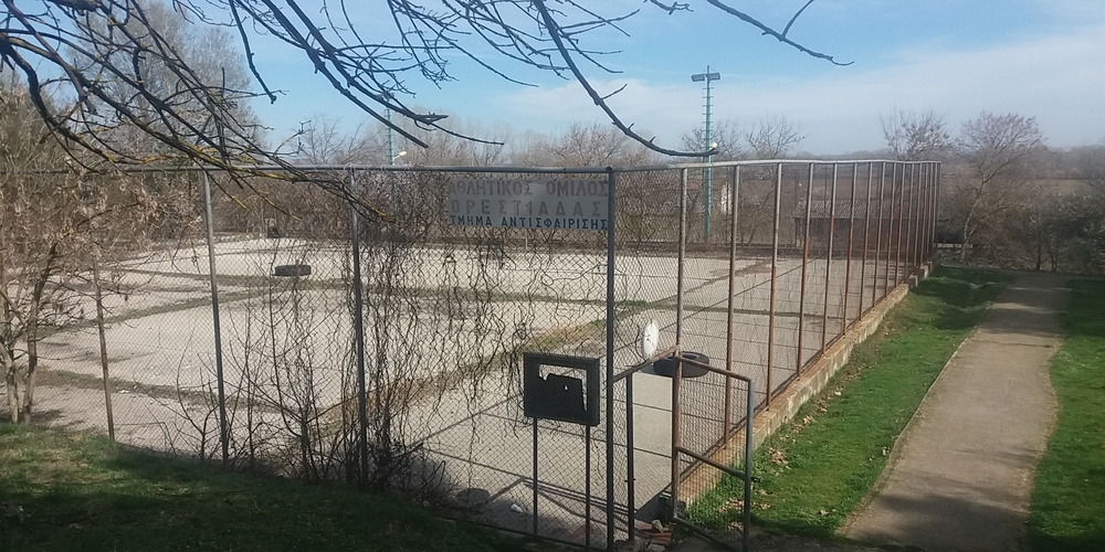 Ορεστιάδα: Παρατημένα τα παλιά γήπεδα τένις δίπλα στην σιδηροδρομική γραμμή (ΒΙΝΤΕΟ+φωτό)