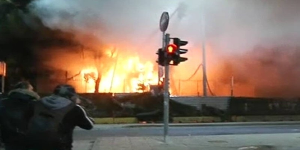 Κουκουράβας: “Έγινε δολιοφθορά. Έβαλαν φωτιά σε μια απ’ τις κατασκευαστικές εταιρείες που φτιάχνει τις ασφαλτοστρώσεις”!!!