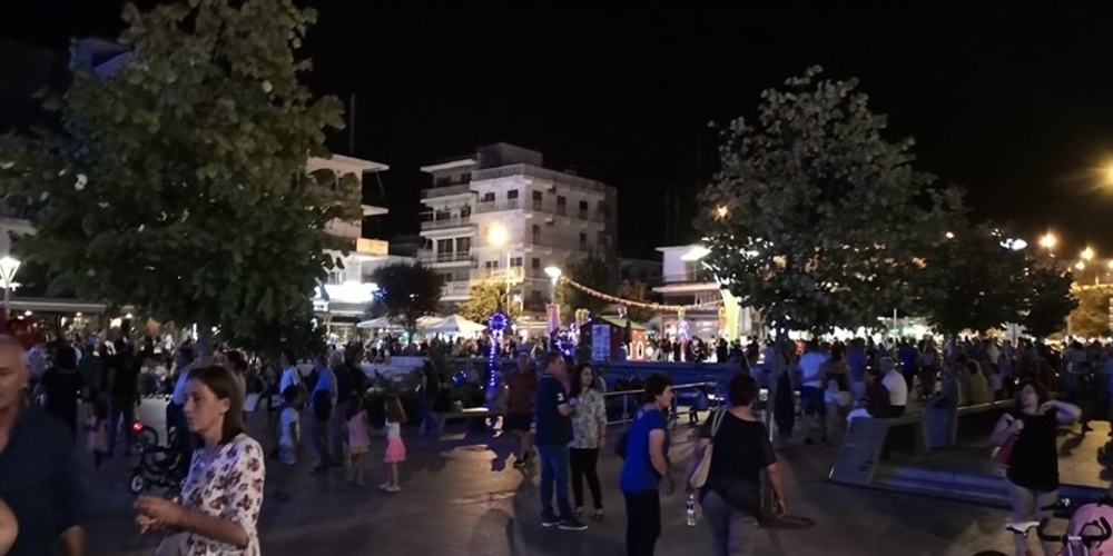 Ορεστιάδα: Τεράστια επιτυχία η “1η Λευκή Νύχτα” – Πολύ μεγάλη συμμετοχή κόσμου που ξεχύθηκε στην πόλη
