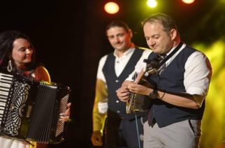ΒΙΝΤΕΟ: Ο Διοικητής Ασφαλείας Αλεξανδρούπολης Περικλής Γκουλιάμας, παίζει μπουζούκι και αποθεώνεται στην συναυλία της Ζωής Τηγανούρια