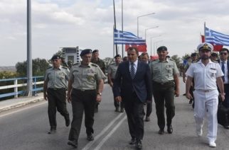 Στα ελληνοτουρκικά σύνορα βρέθηκε ο υπουργός Εθνικής Άμυνας Νίκος Παναγιωτόπουλος (φωτορεπορτάζ)