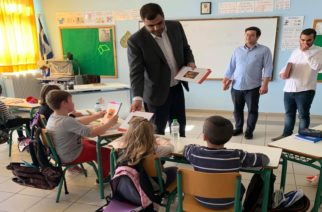 Επισκέφθηκε το Δημοτικό Σχολείο Κυπρίνου και μοίρασε βιβλία ο Πρόεδρος της ΟΝΝΕΔ Παύλος Μαρινάκης (φωτορεπορτάζ)