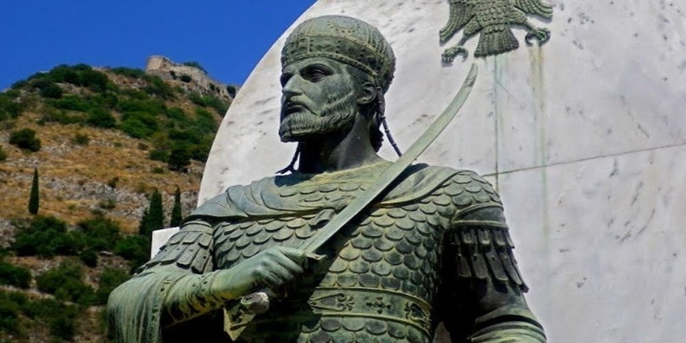 Διδυμότειχο: Άγαλμα του Αυτοκράτορα Κωνσταντίνου Παλαιολόγου εγκαινιάζεται στην έδρα της 16ης Μεραρχίας