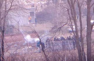 Δυο ΒΙΝΤΕΟ-ντοκουμέντα: Τούρκοι αστυνομικοί εκτοξεύουν δακρυγόνα στις ελληνικές αστυνομικές και στρατιωτικές δυνάμεις