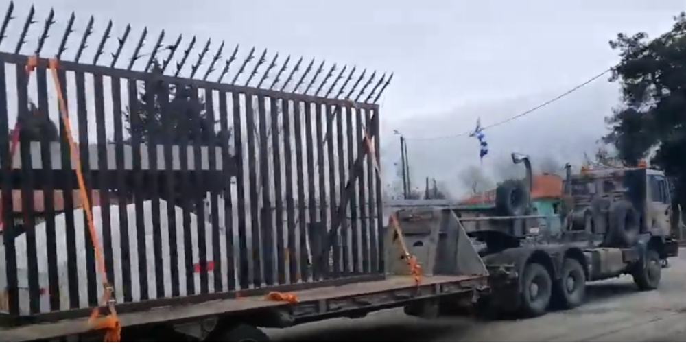 ΒΙΝΤΕΟ: Συνεχίζεται και σήμερα, 25η Μαρτίου, η ενίσχυση-επέκταση του φράχτη αποτροπής στις Καστανιές