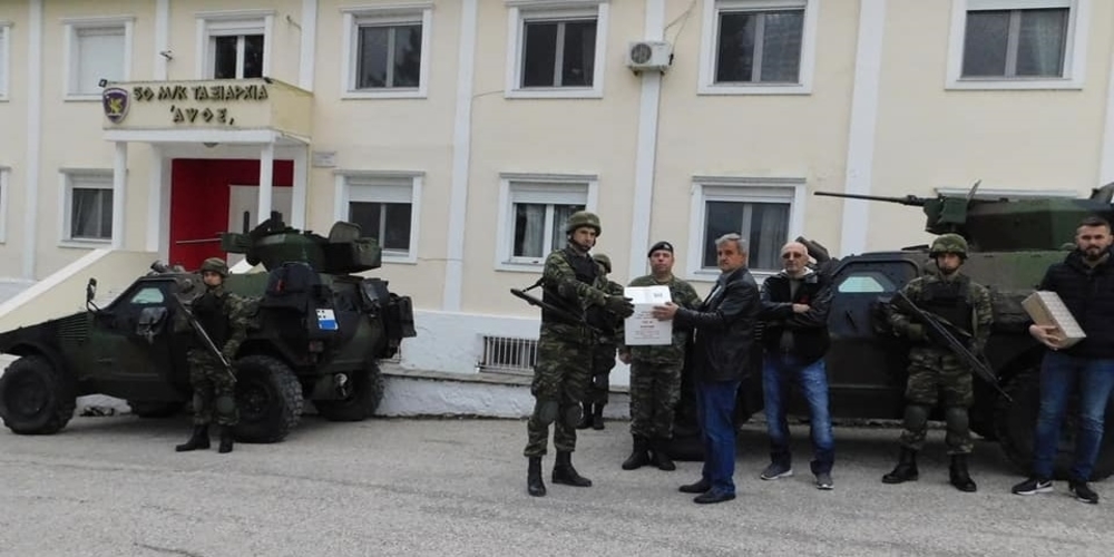 Οι Έλληνες μουσουλμάνοι του Σουφλίου στο πλευρό αστυνομικών, στρατιωτικών – Συγκέντρωσαν και παρέδωσαν τρόφιμα