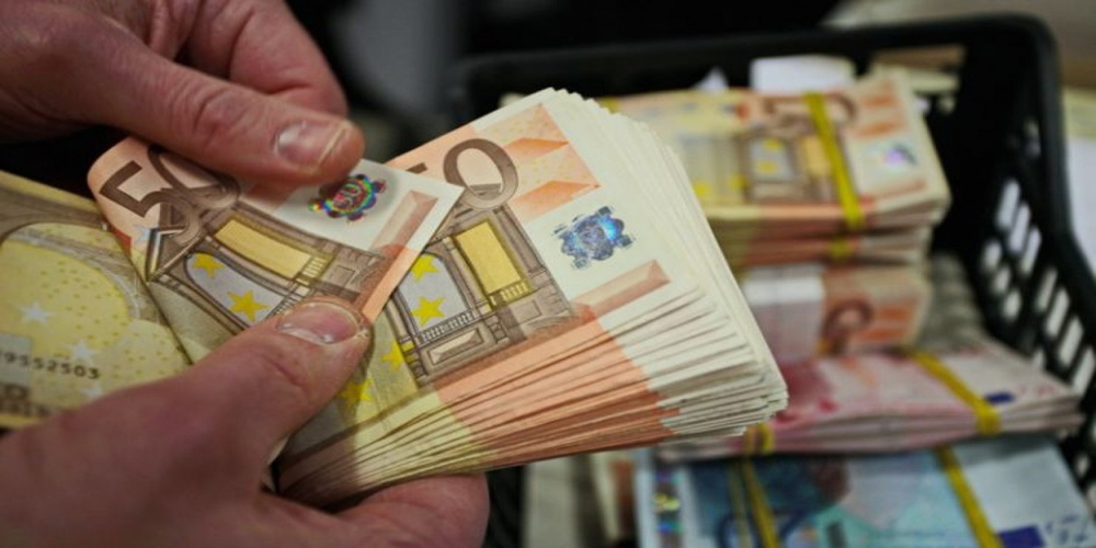 ΟΙ Έλληνες αύξησαν τις καταθέσεις τους κατά 3 δισ. ευρώ εν μέσω κορονοϊού