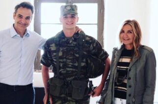Ο Πρωθυπουργός Κ.Μητσοτάκης και η σύζυγος του επισκέφθηκαν τον στρατευμένο γιο τους και έφαγαν μαζί του