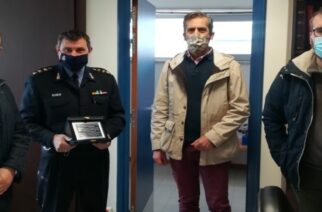 Αλεξανδρούπολη: Ο Σύλλογος Εκπαιδευτικών Φροντιστών Θράκης τίμησε τον Διευθυντή της Πυροσβεστικής Υπηρεσίας Έβρου Κωνσταντίνο Κούκουρα