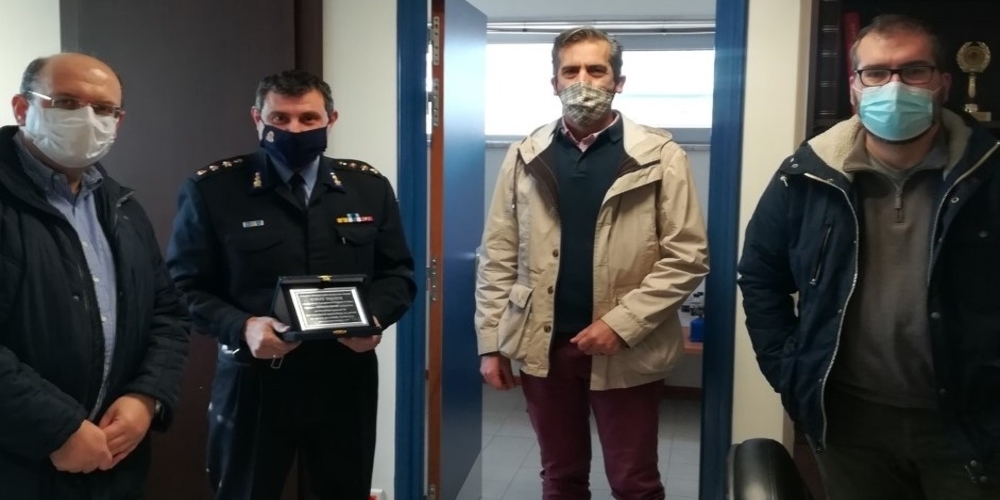 Αλεξανδρούπολη: Ο Σύλλογος Εκπαιδευτικών Φροντιστών Θράκης τίμησε τον Διευθυντή της Πυροσβεστικής Υπηρεσίας Έβρου Κωνσταντίνο Κούκουρα