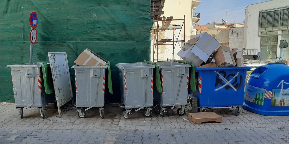 Διδυμότειχο: Κάδος ανακύκλωσης… ξεχειλίζει και οι κανονικοί δίπλα είναι άδειοι (ΒΙΝΤΕΟ)