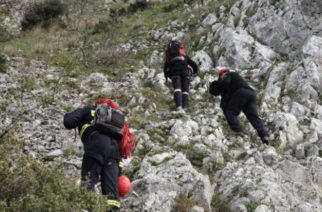 Αλεξανδρούπολη: Περιπέτεια για τραυματισμένο ορειβάτη στην Λεπτοκαρυά Αισύμης – Επιχείρηση μεταφοράς του απ’ την Πυροσβεστική
