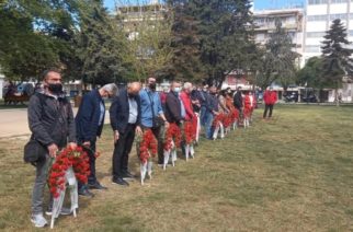 Αλεξανδρούπολη: Κατάθεση στεφάνων από εκπροσώπους εργαζομένων για την Εργατική Πρωτομαγιά