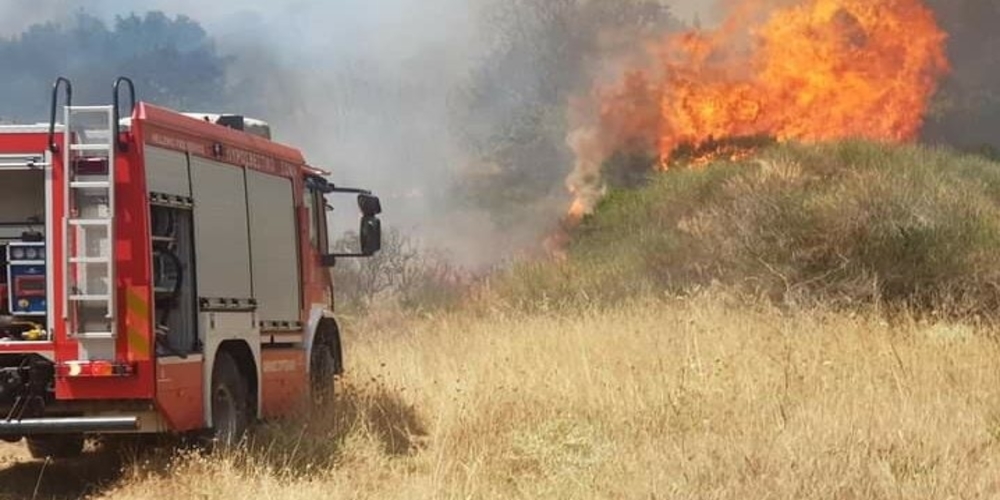 Σουφλί: Κίνδυνος για το χωριό Λαγυνά από αναζοπυρώσεις – Μερική εκκένωση σπιτιών κοντά στη φωτιά