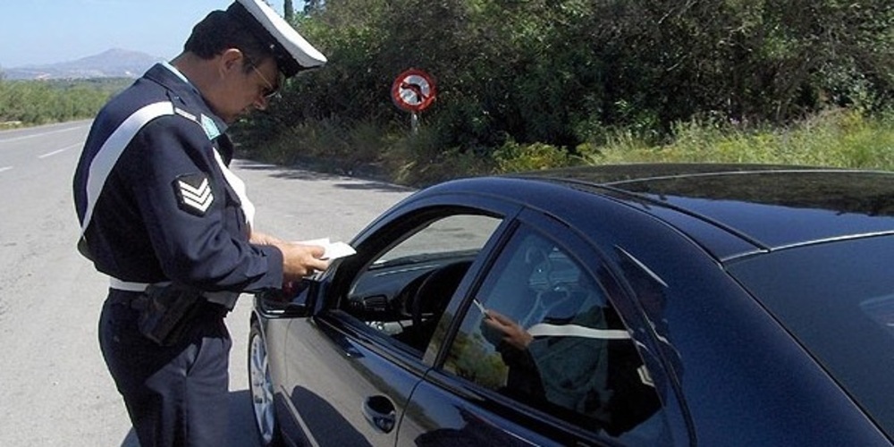 Διδυμότειχο: Συνέλαβαν Έλληνα που οδηγούσε αυτοκίνητο το οποίο έκλεψε την Παρασκευή και χωρίς δίπλωμα
