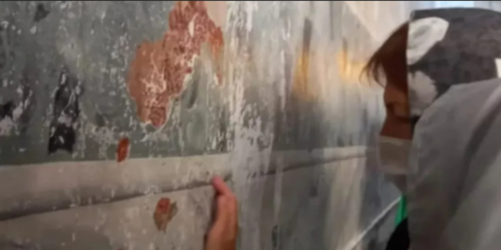 Αγιά Σοφιά: Αποτροπιασμός για νέους βανδαλισμούς – Ξύνουν τοίχους για να πάρουν… σουβενίρ