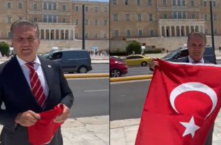 Τουρκική προπαγάνδα μπροστά στην ελληνική Βουλή: Πολιτικός τους άνοιξε σημαία στο Σύνταγμα (ΒΙΝΤΕΟ)