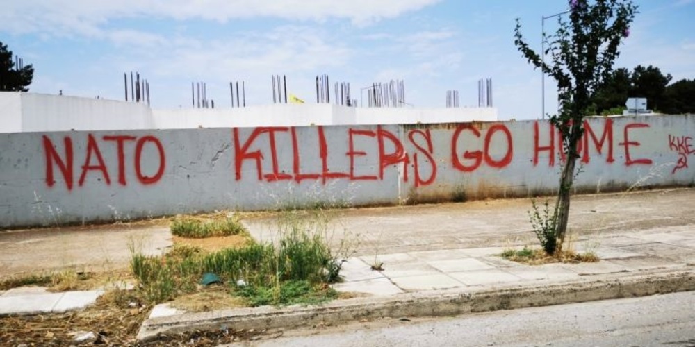 Αλεξανδρούπολη: Αντίσταση του… σπρέι κατά των Αμερικανών – Οι γνωστές αστειότητες μελών ΚΚΕ και ΚΝΕ