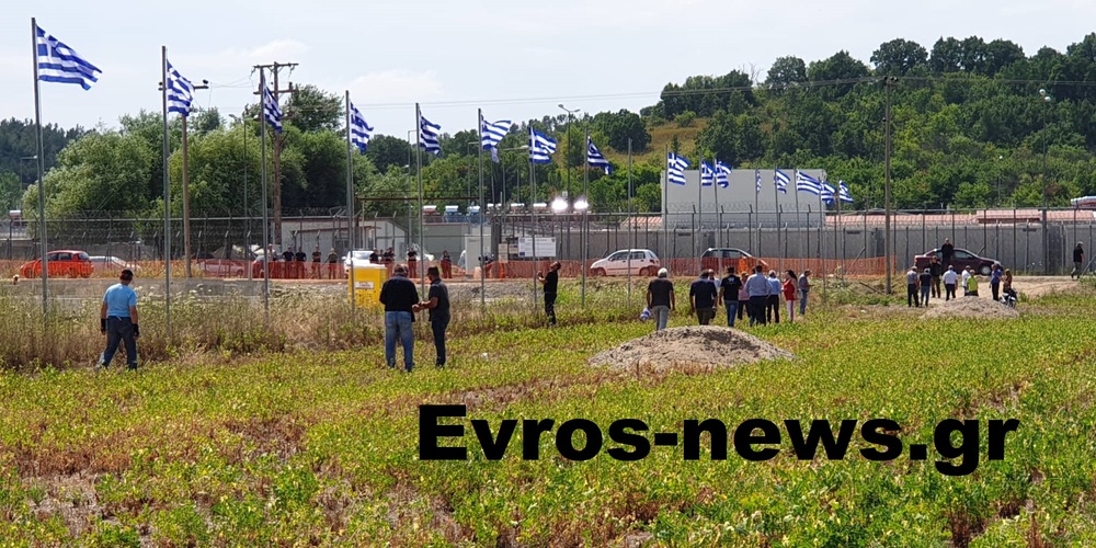 Φυλάκιο Ορεστιάδας: Ανάρτησαν 30 ελληνικές σημαίες δίπλα στο νέο ΚΥΤ-ΠΡΟ.ΚΕ.ΚΑ οι Πρόεδροι Κοινοτήτων (ΒΙΝΤΕΟ)