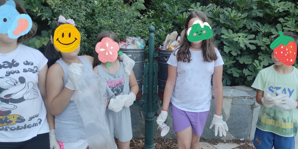 Διδυμότειχο: Εθελοντικός καθαρισμός απ’ τα μικρά παιδιά στο Παλιούρι, της πλατείας του χωριού