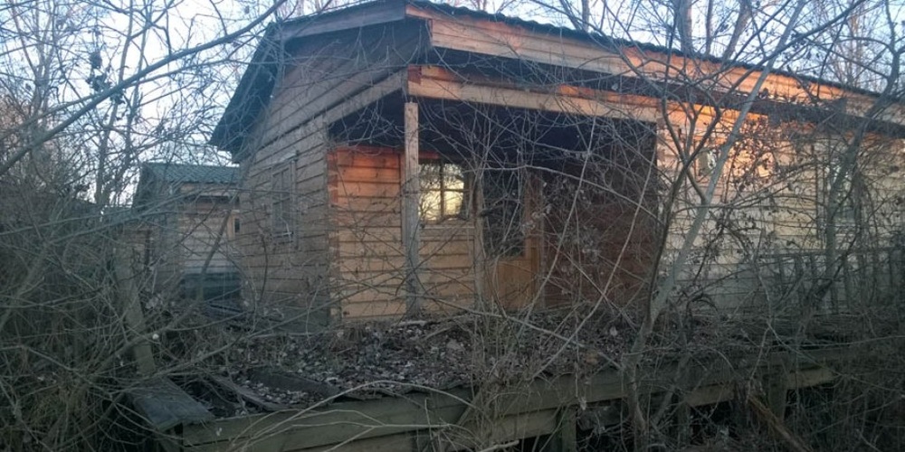 Ορεστιάδα: «Σαπίζει» 20 χρόνια η οικοτουριστική μονάδα στις Καστανιές – Αδιαφορεί η ΕΤΑΔ όπου και ανήκει