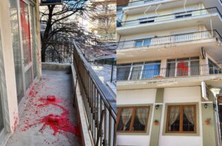 Αλεξανδρούπολη: Επίθεση αγνώστων με κόκκινες μπογιές, στα γραφεία της Νομαρχιακής Ν.Δ Έβρου