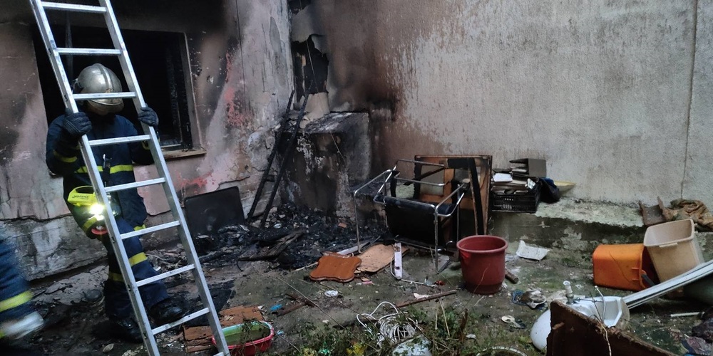 Αλεξανδρούπολη: Φωτιά σε διαμέρισμα που καταστράφηκε ολοσχερώς – Κινδύνεψαν άνθρωποι, τρεις απεγκλωβίστηκαν τ