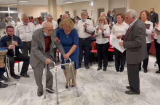 Αλεξανδρούπολη: Συγκίνηση και αποθέωση για ζευγάρι ηλικιωμένων, που χόρεψε θρακιώτικα (ΒΙΝΤΕΟ)