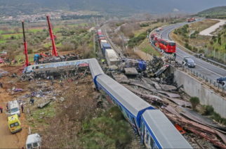Ανείπωτη εθνική τραγωδία με 38 νεκρούς μέχρι στγμής, σε σύγκρουση δύο τρένων στα Τέμπη